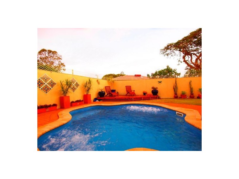 11 Rialto Crt, Urangan QLD 4655