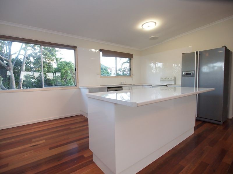 106 Hammond St, Urangan QLD 4655