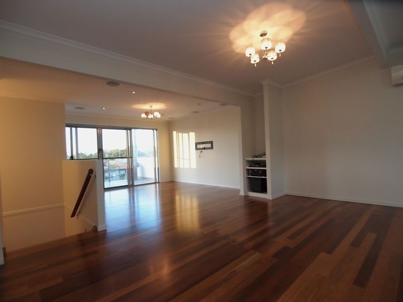 106 Hammond St, Urangan QLD 4655