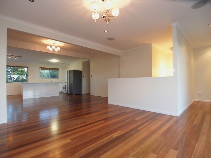 106 Hammond St, Urangan QLD 4655