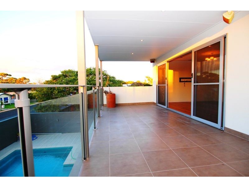 106 Hammond St, Urangan QLD 4655