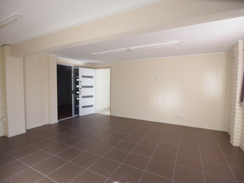 106 Hammond St, Urangan QLD 4655