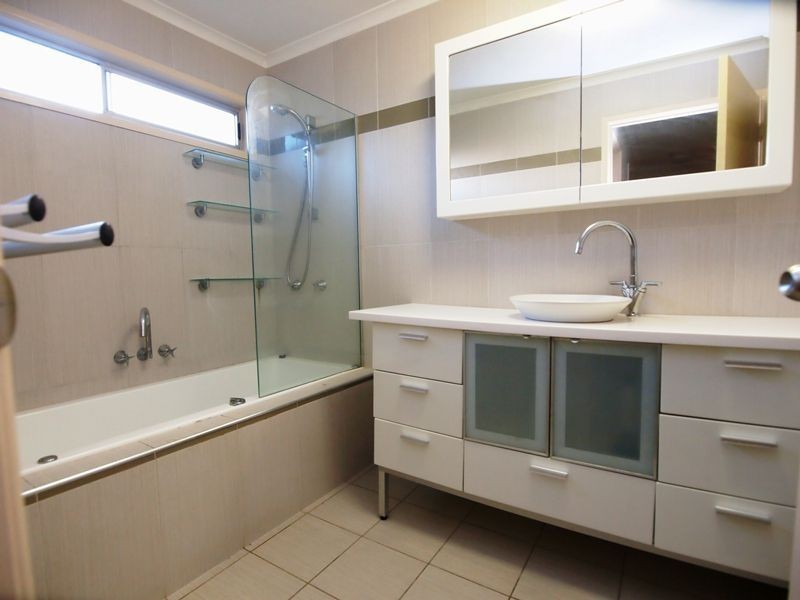 106 Hammond St, Urangan QLD 4655