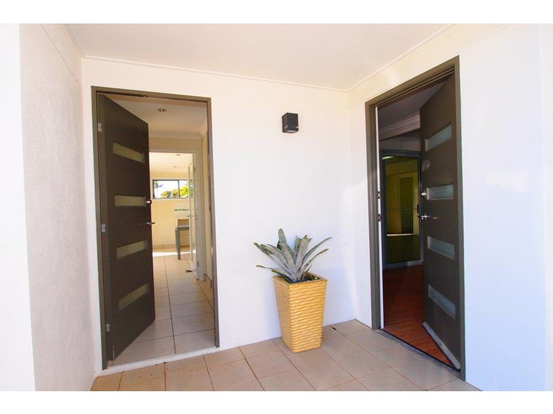 106 Hammond St, Urangan QLD 4655