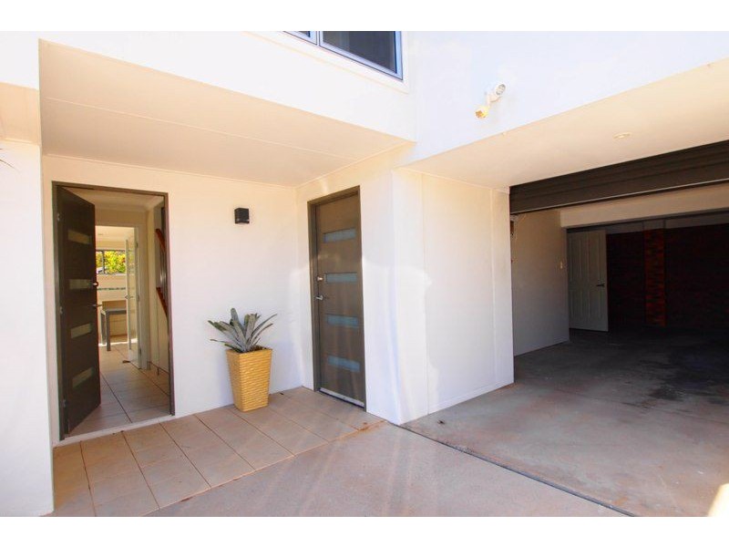 106 Hammond St, Urangan QLD 4655