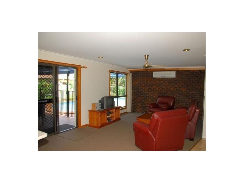 23 Margaret St, Urangan QLD 4655