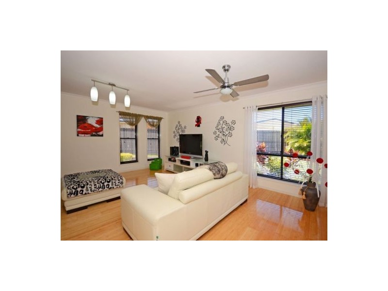 4 Montrose Close, Point Vernon QLD 4655
