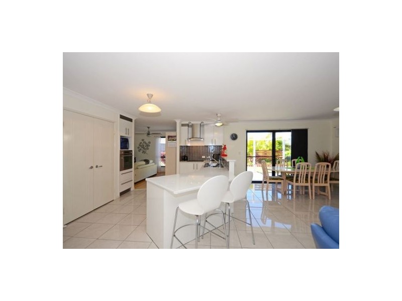 4 Montrose Close, Point Vernon QLD 4655