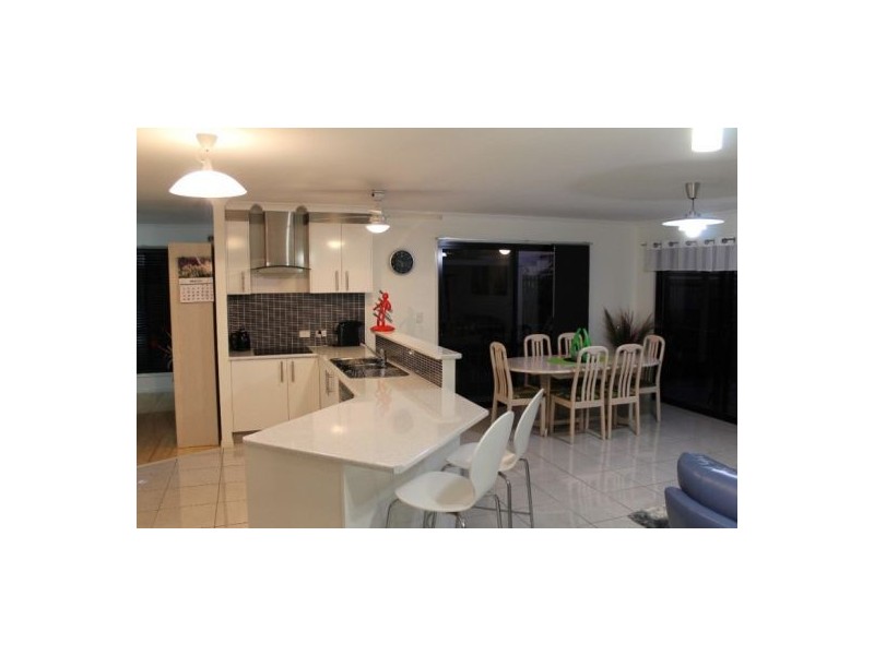 4 Montrose Close, Point Vernon QLD 4655
