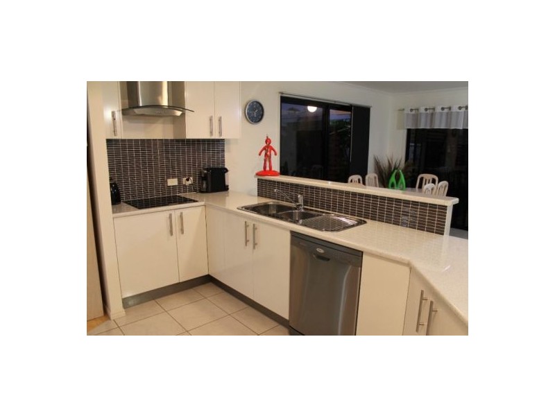 4 Montrose Close, Point Vernon QLD 4655