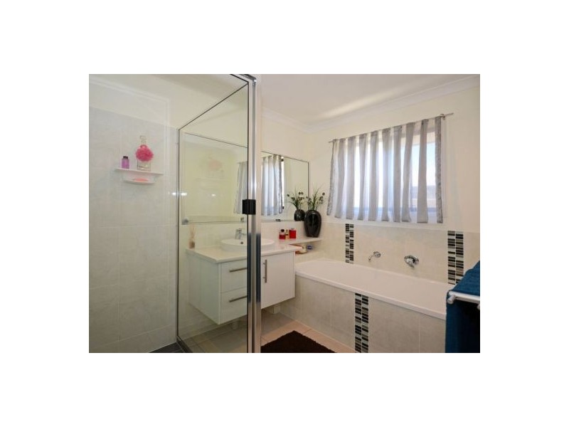 4 Montrose Close, Point Vernon QLD 4655