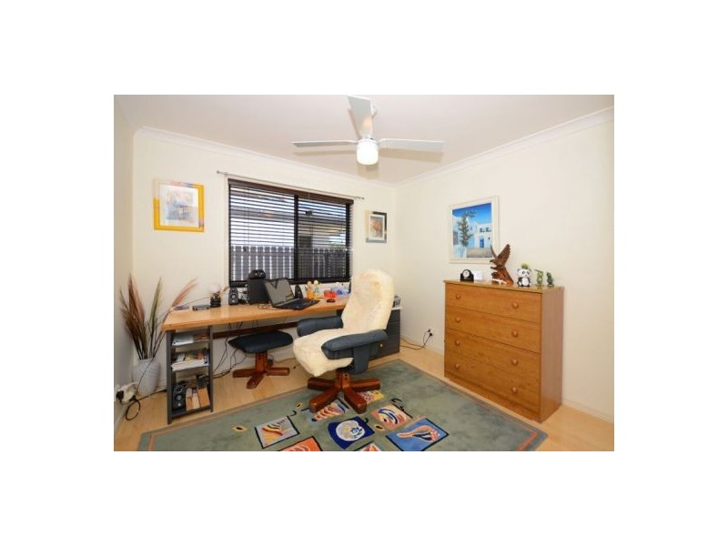 4 Montrose Close, Point Vernon QLD 4655