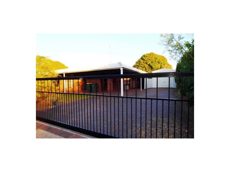 17 William St, Urangan QLD 4655
