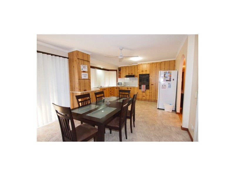 17 William St, Urangan QLD 4655