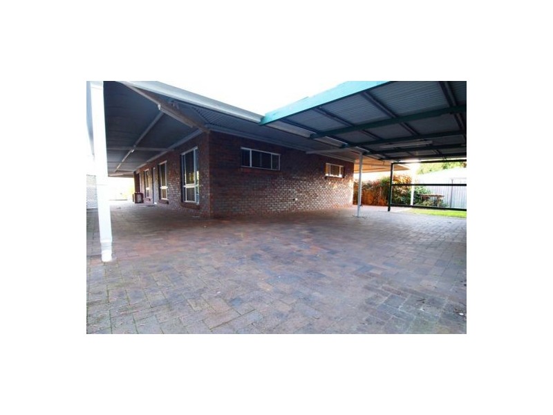 17 William St, Urangan QLD 4655