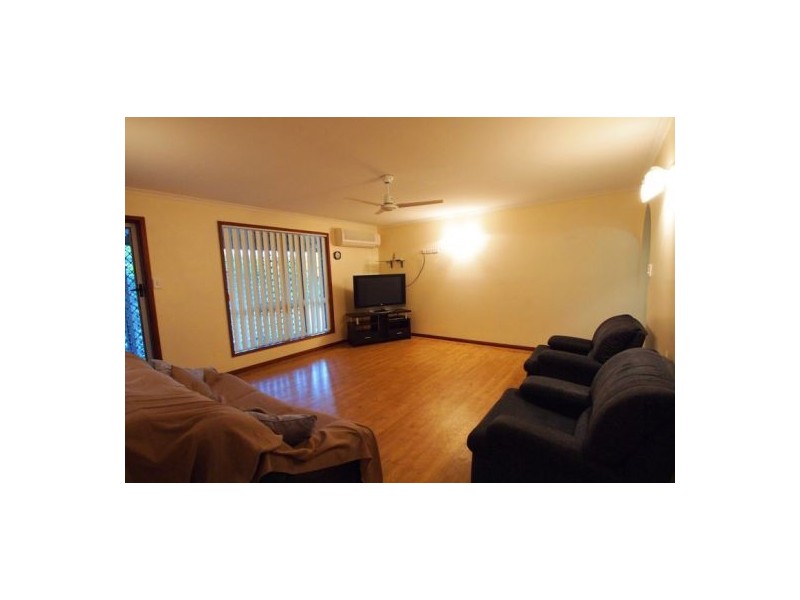 17 William St, Urangan QLD 4655