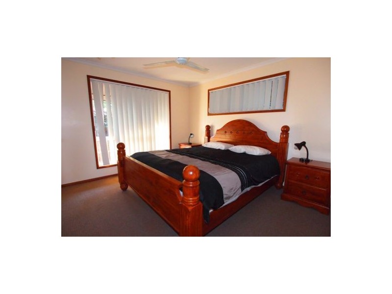 17 William St, Urangan QLD 4655