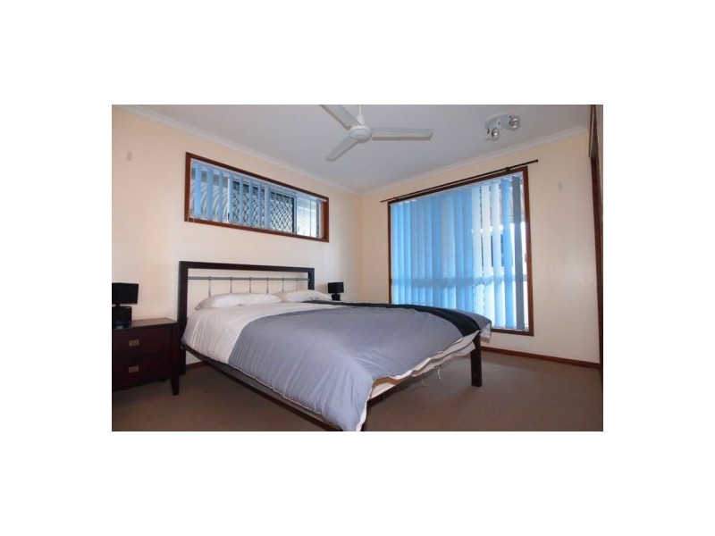 17 William St, Urangan QLD 4655