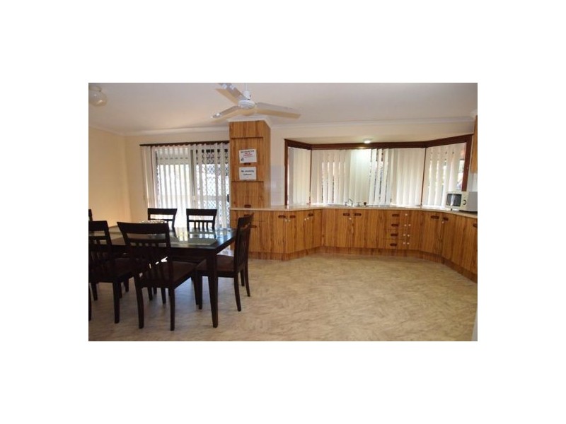 17 William St, Urangan QLD 4655