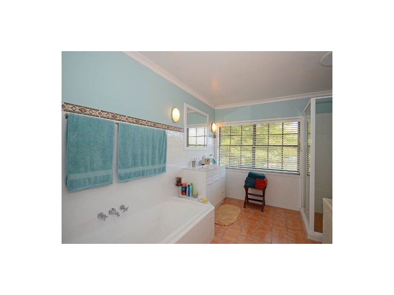 20 Long Street, Point Vernon QLD 4655