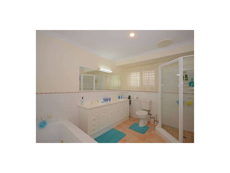 20 Bushlark Avenue, Eli Waters QLD 4655