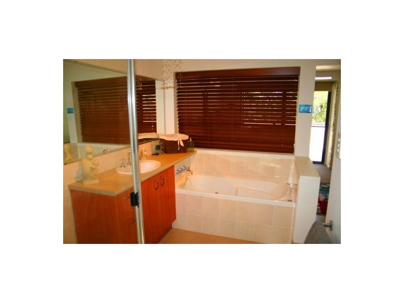 660 Esplanade, Urangan QLD 4655