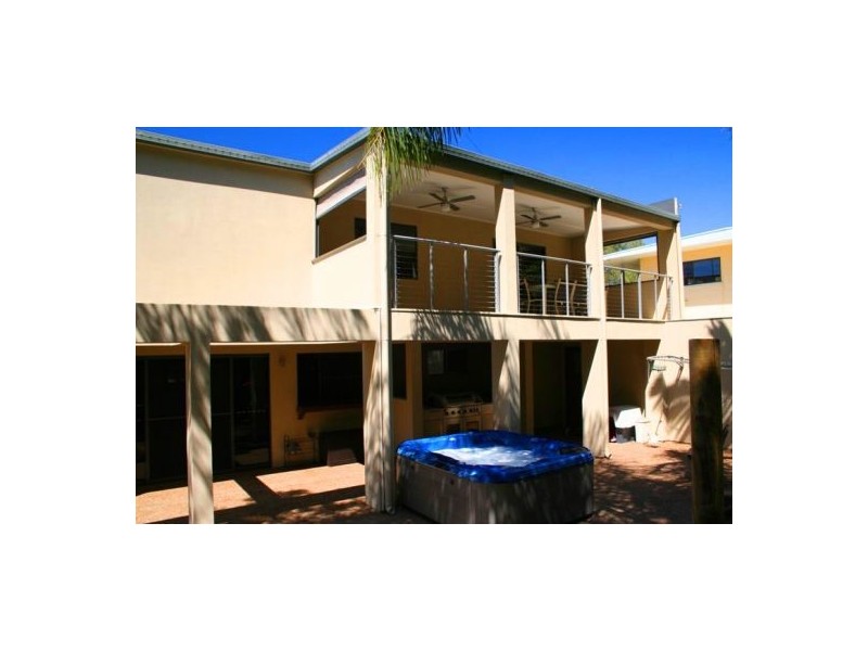 660 Esplanade, Urangan QLD 4655