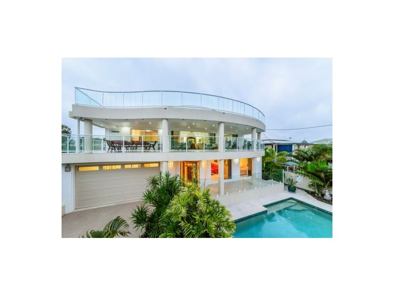 598 Esplanade, Urangan QLD 4655