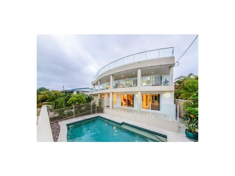 598 Esplanade, Urangan QLD 4655