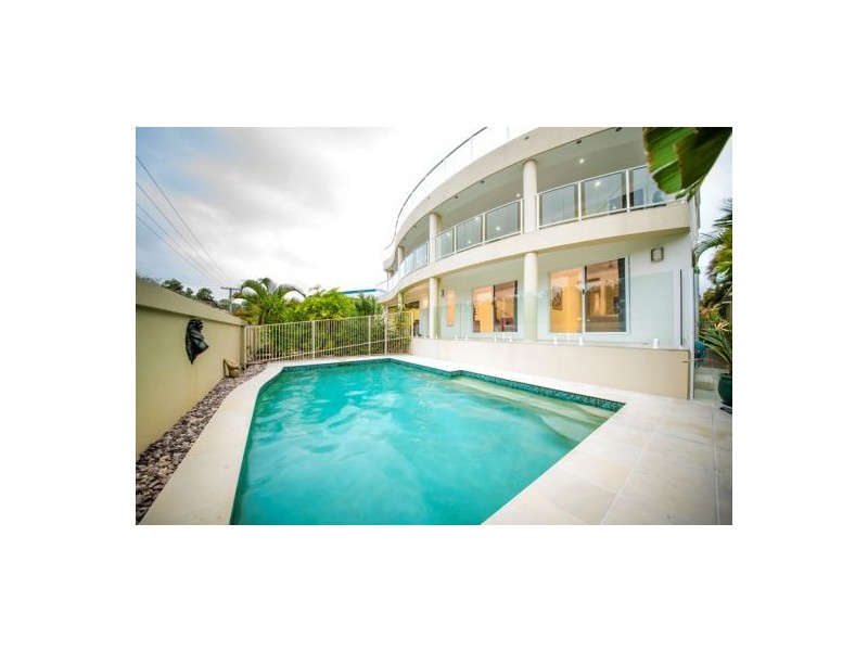 598 Esplanade, Urangan QLD 4655