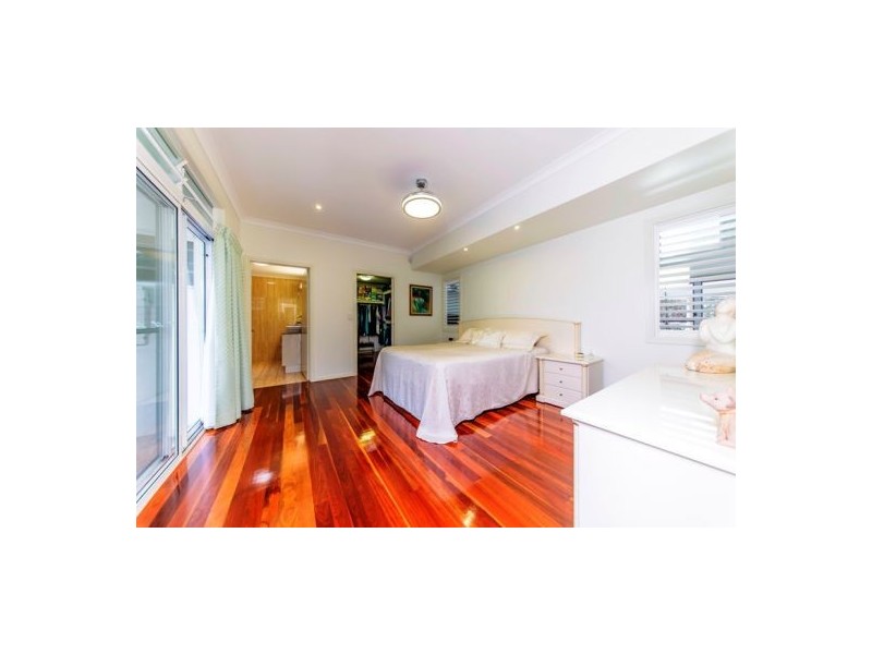 598 Esplanade, Urangan QLD 4655
