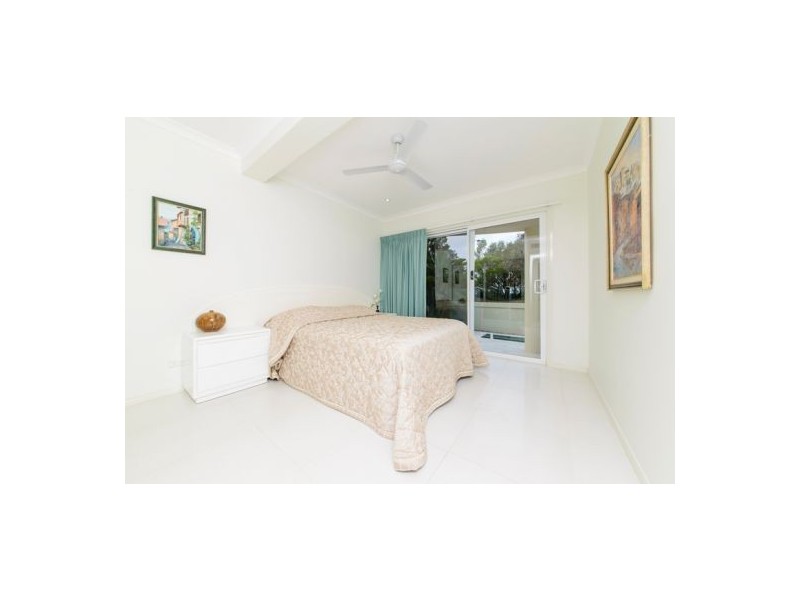 598 Esplanade, Urangan QLD 4655