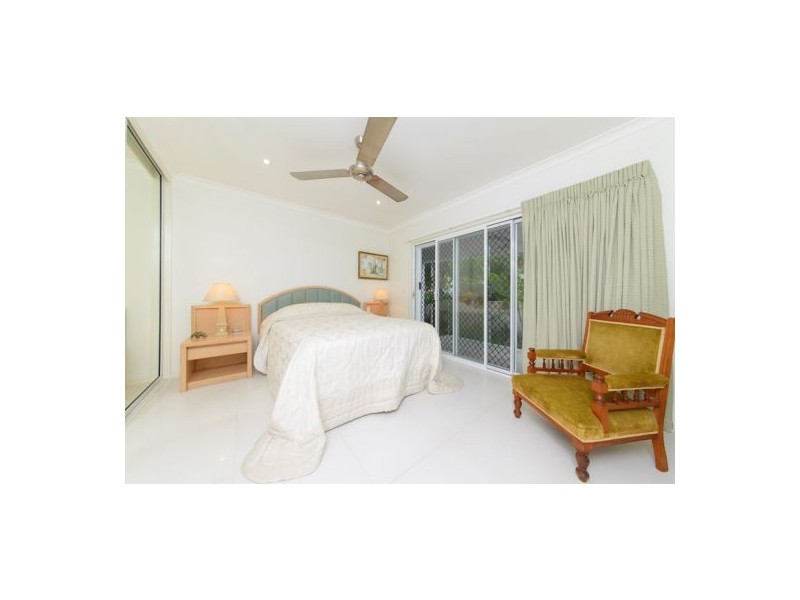 598 Esplanade, Urangan QLD 4655