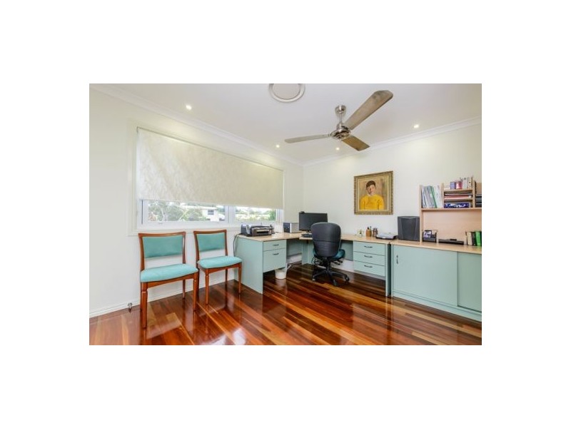 598 Esplanade, Urangan QLD 4655