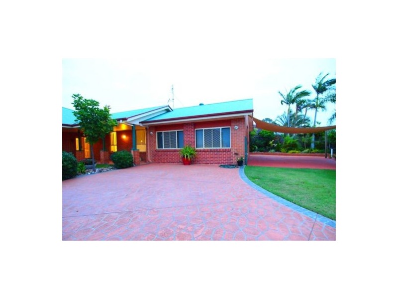 8 Lakeside Court, Torquay QLD 4655