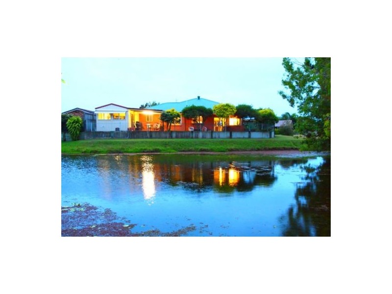 8 Lakeside Court, Torquay QLD 4655