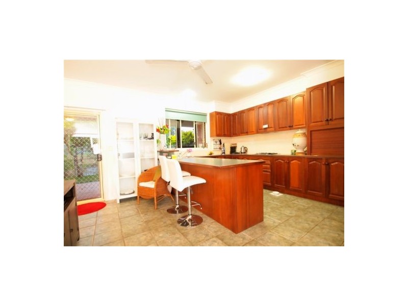 8 Lakeside Court, Torquay QLD 4655