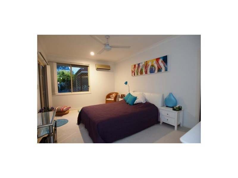 8 Lakeside Court, Torquay QLD 4655