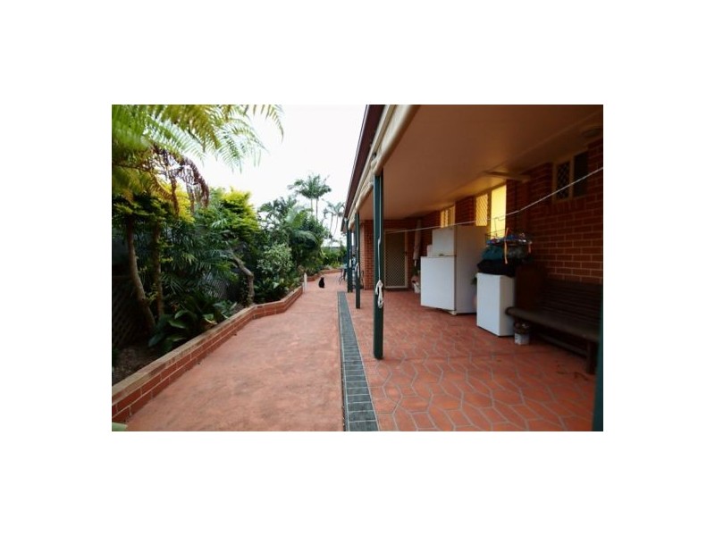 8 Lakeside Court, Torquay QLD 4655