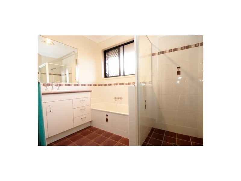 4 Lakeridge Drive, Dundowran QLD 4655