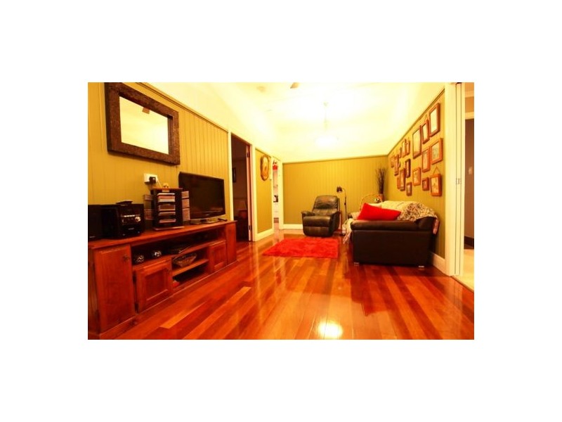 53 King Street, Urangan QLD 4655