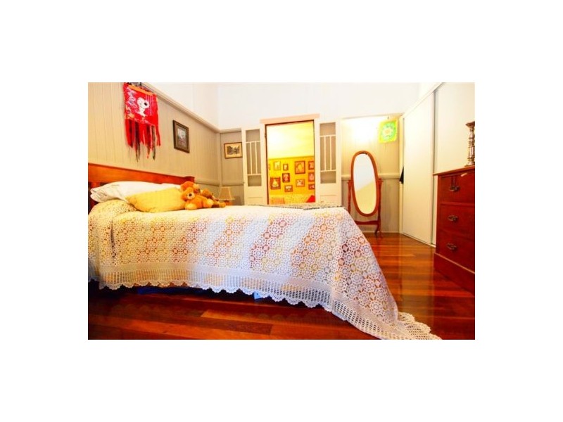 53 King Street, Urangan QLD 4655