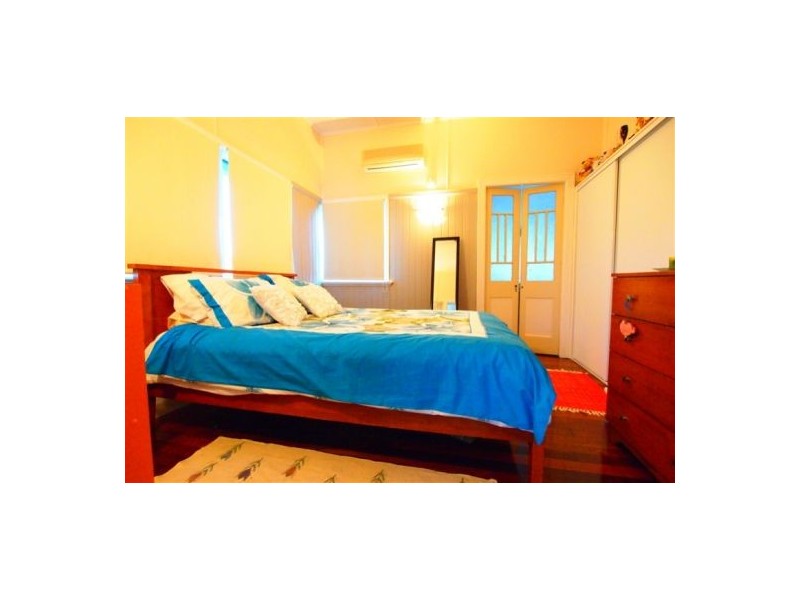 53 King Street, Urangan QLD 4655