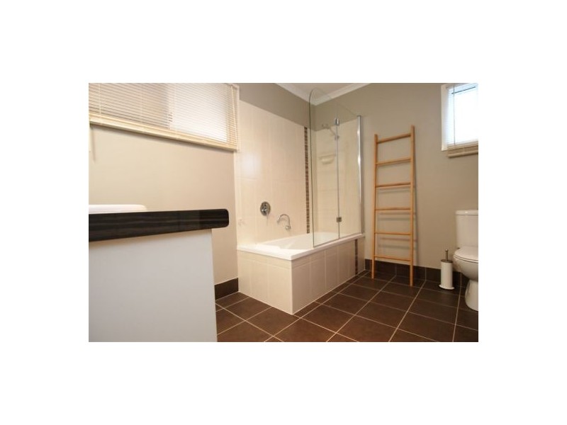 53 King Street, Urangan QLD 4655