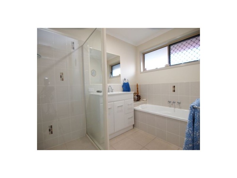 15 Alison Dr, Torquay QLD 4655