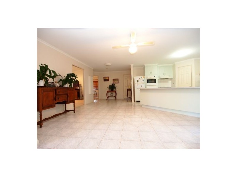 51 Kathleen Cres, Wondunna QLD 4655