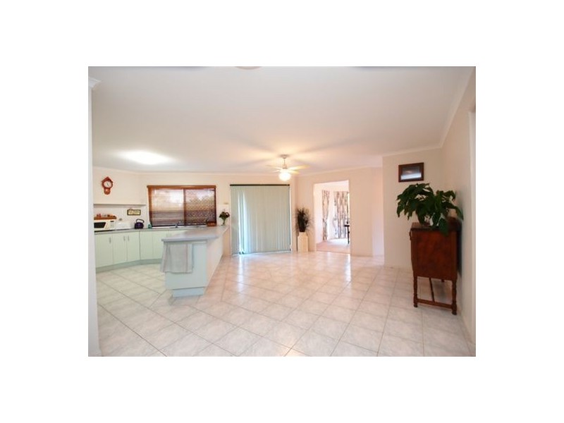 51 Kathleen Cres, Wondunna QLD 4655