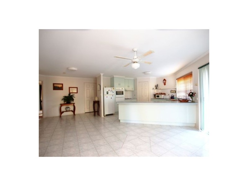 51 Kathleen Cres, Wondunna QLD 4655