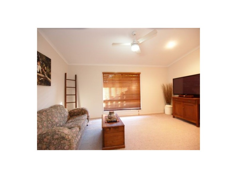 51 Kathleen Cres, Wondunna QLD 4655