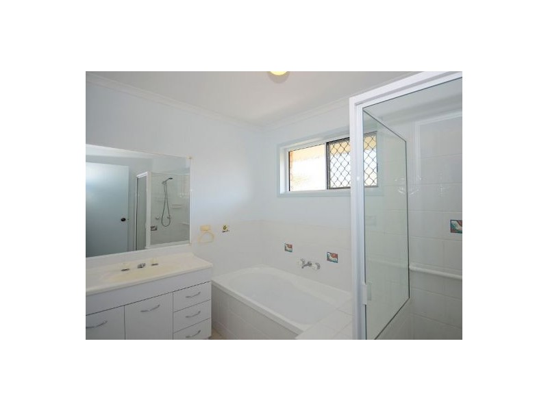 11 King Edward Court, Urangan QLD 4655